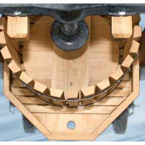 American Harvester Cider Press and Grinder - Image 2